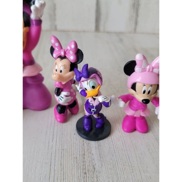 Disney best friends Daisy Duck Minnie Mouse race car track playset toy figure - Picture 4 of 14